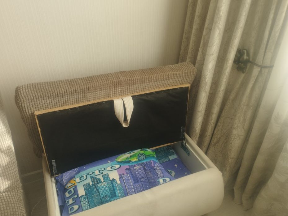 Продам диван с пуфиком