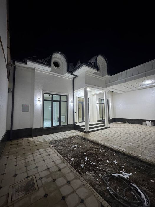2 qavatli hovli uy yashashka tayyor holatda