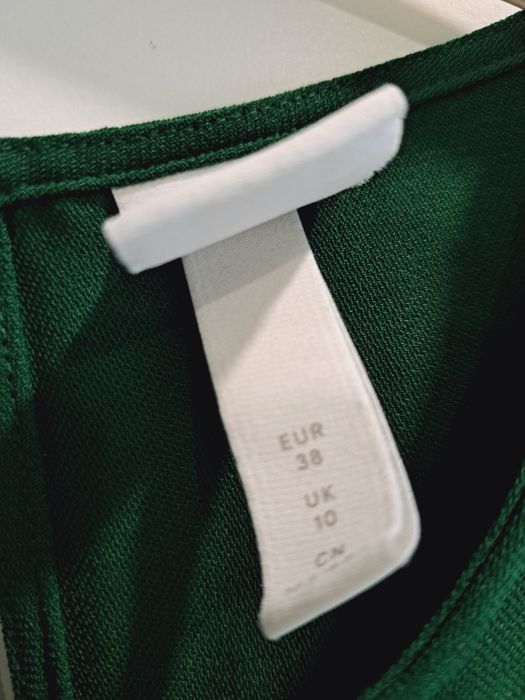 H&M рокля с бродерия на ръкавите р-р С