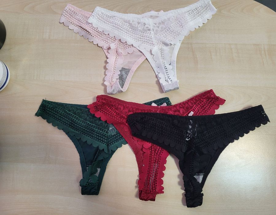 Сатенени прашки с декоративна панделка и дантелен гръб