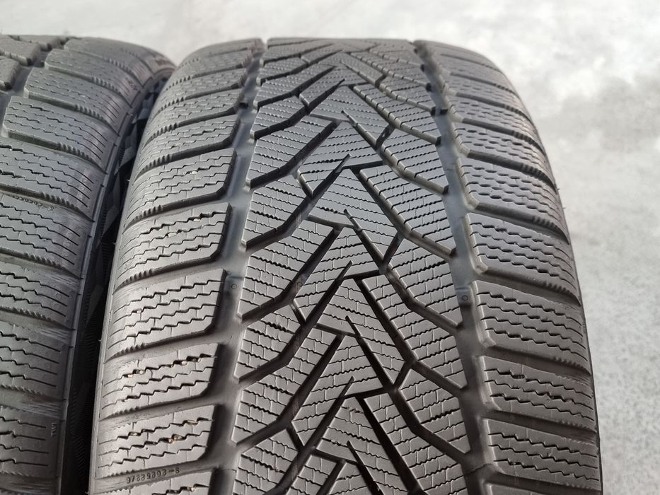 "Dot 22" 245/40/18 Uniroyal 4Броя: 680лв 8.5мм