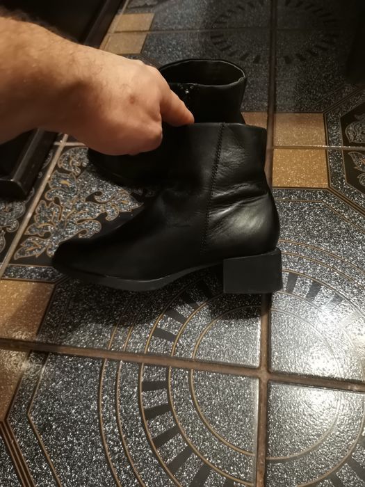 Ghete din  PIELE mărimea 35