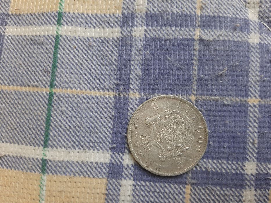 Vând monede detali în privat