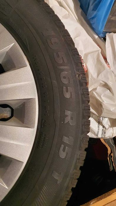roti de iarna sempretit  195/65/15 cu capace originale gama WAG
