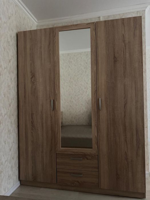 Продам шкаф и кровать за 200 тыс
