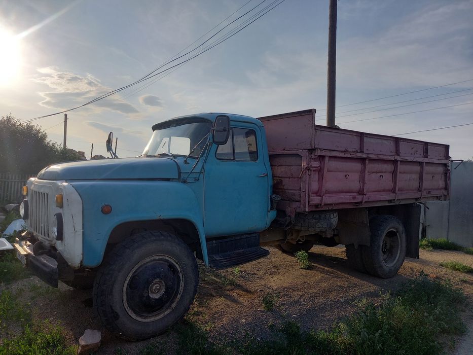 Газ 53 на полном ходу