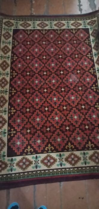 Продаются ковры не дорого.