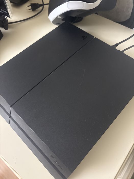 PlayStation 4 + VR + диски с играми + 2 джойстика