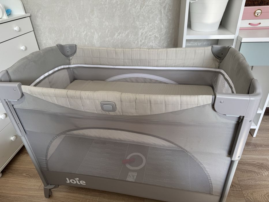 Кроватка манеж Joie Kubbie Sleep Wheat