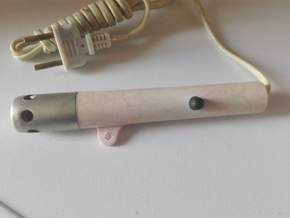 Два ретро вентилатора , ел. запалка и стара емайлирана табела .