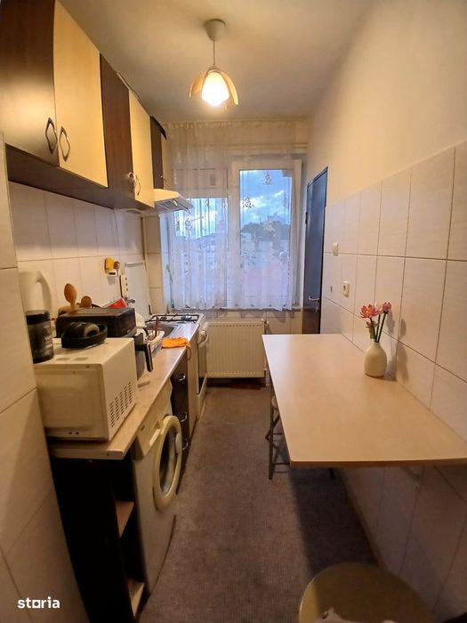 Vand apartament o camera Centru