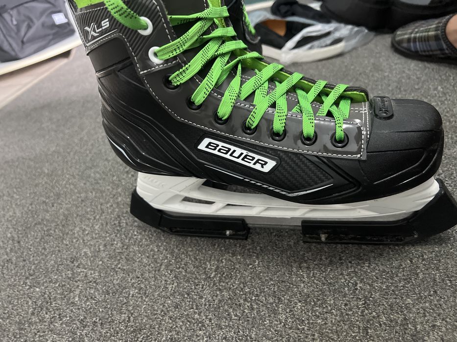 Коньки для хоккея BAUER.