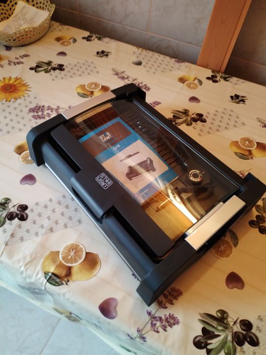 Vând grătar electric marca Starlight 1650w.