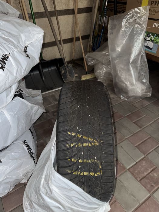 Зимние шины 235/45