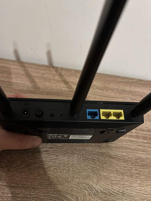 Router Asus AC750 Dual Band (Router Wi-Fi) cu frecventa pana la 5GHZ