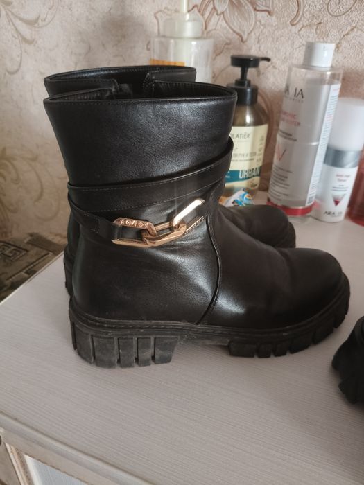 Продам три пары обуви весна осень для девочки