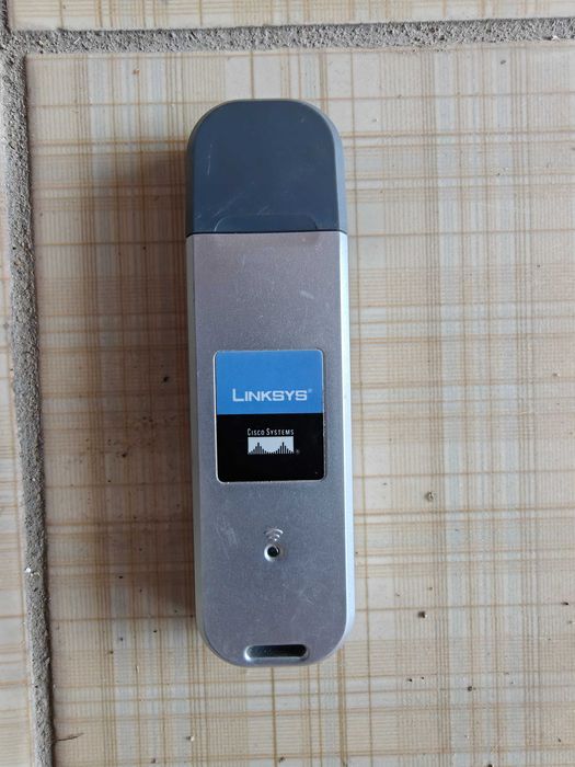 Продаётся USB Wi-Fi адаптер Linksys Cisco Модель WUSB54GC.
