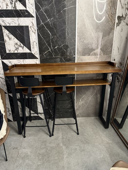 Барная стойка со стульями