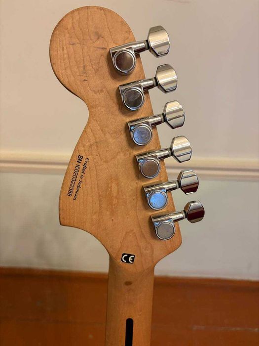 Fender Squier Stratocaster — электрогитара