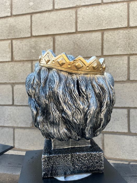 Лев с короной копилки