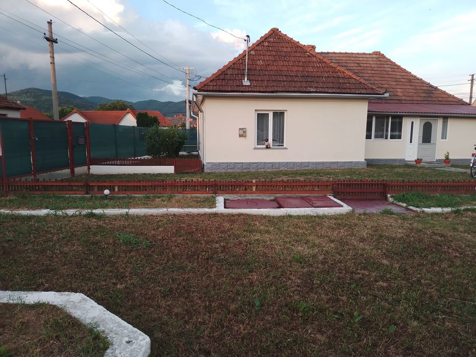 Casă 120 mp + teren 550 mp | Dublu front stradal în Seini(MM)