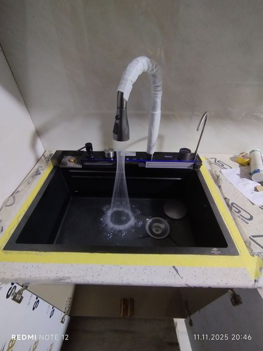 Кухонный мойки и смесители