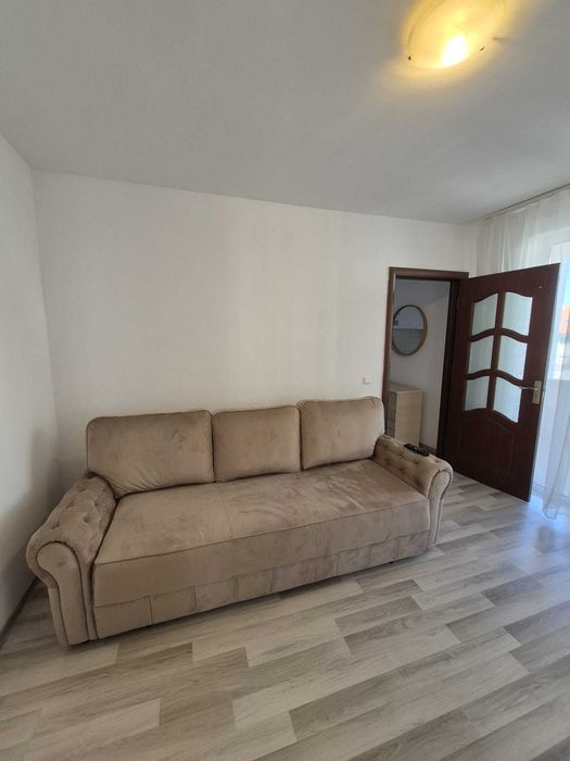 Inchiriez apartament cu 3 camere, bloc nou, zona centrala