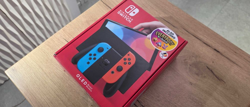 Consola NINTENDO Switch OLED (Neon Red/Blue) + Everybody 1-2-Switch!