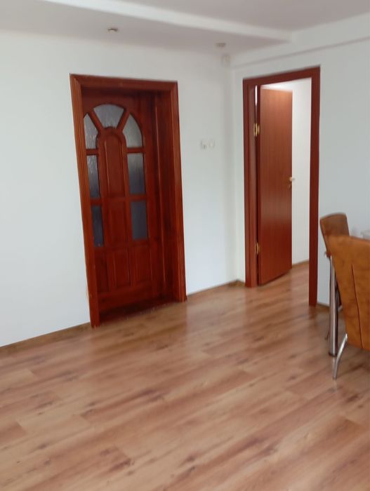 Închiriez apartament 50 mp la parter de casă, mobilat și utilat, loc de parcare – Oradea, str. Seleușului