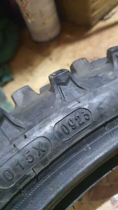 90 90 r 21 Michelin (MediuM)