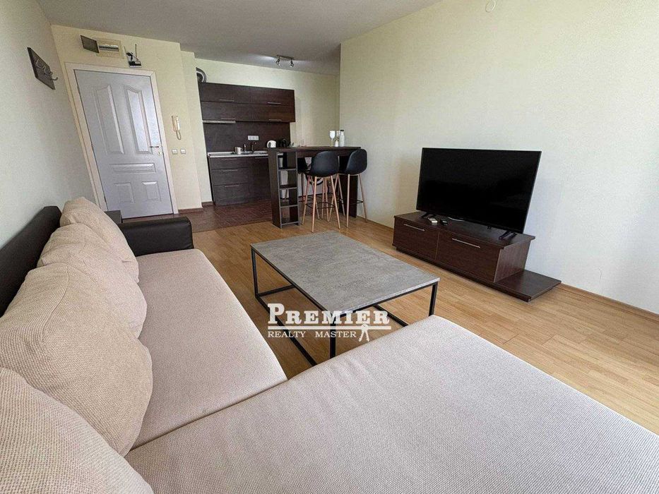 Представяме на вашето внимание двустаен апартамент с морска гледка