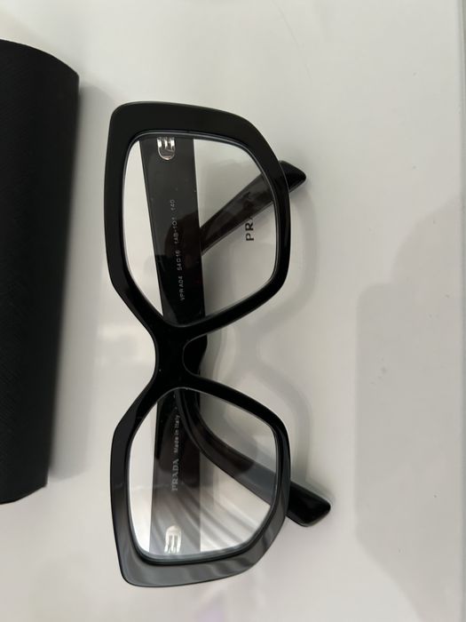 Продавам диоптрични очила от марка Прада