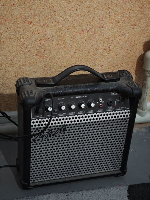 продаётся электрогитара с комплектом!