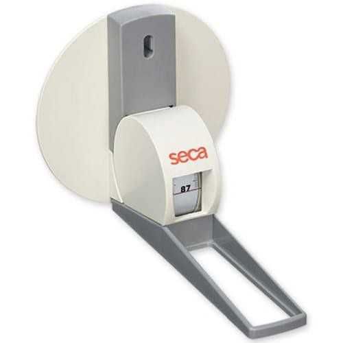 Рулонная измерительная лента с креплением к стене. ростомер