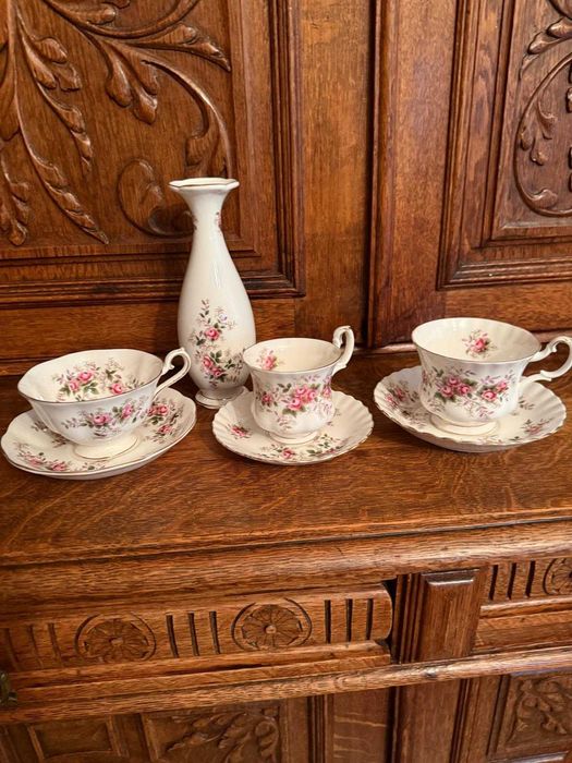 Royal Albert Lavender Rose- три сета и вазичка