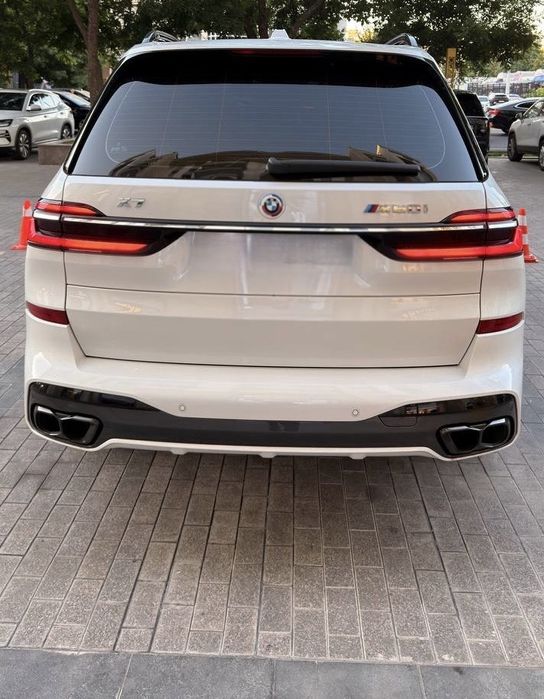 BMW X7 Xdrive 60i 2022 год