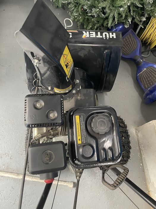 Снегоуборщик Huter SGC 4000 почти новая