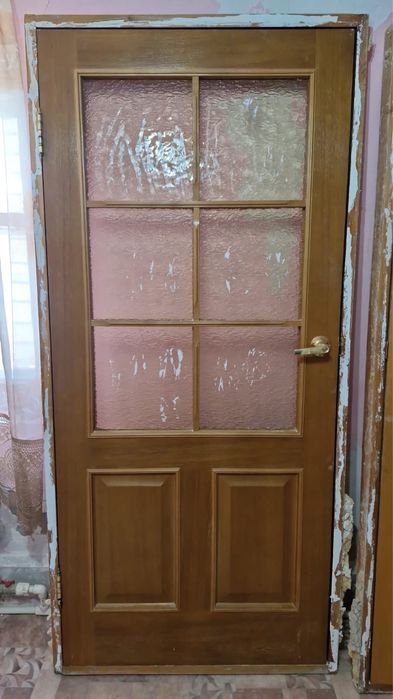Двери деревянные б/у