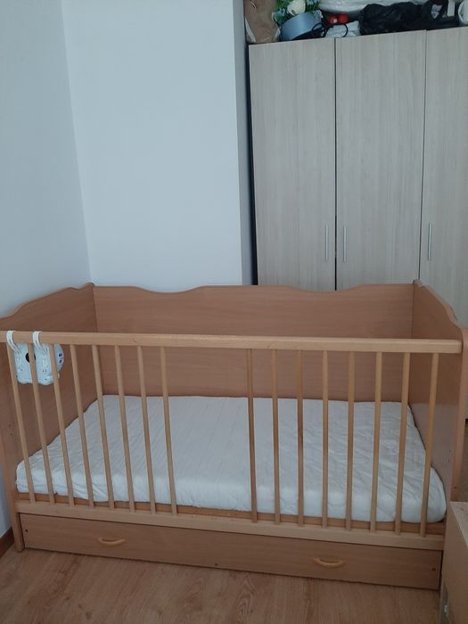 Много удобно и практично бебешко креватче