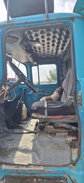 Zil sotiladi 4502 yili 88 aybi yuq 6000$ kami bor