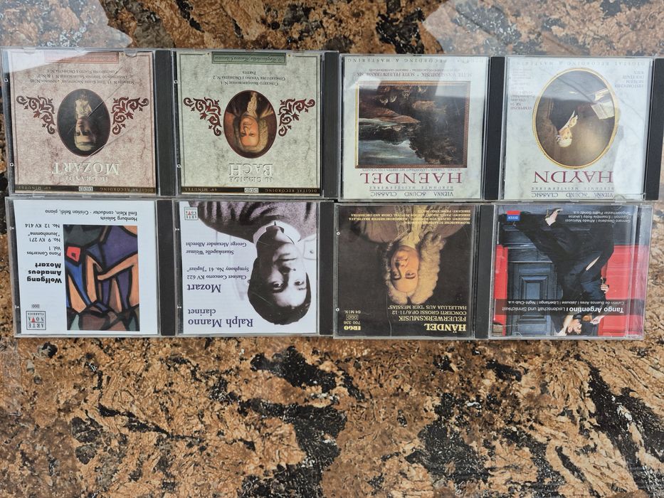 Vand Lot 40 CD cu muzică clasică mixta 

- Tot lotul de 24 CD cu muzic