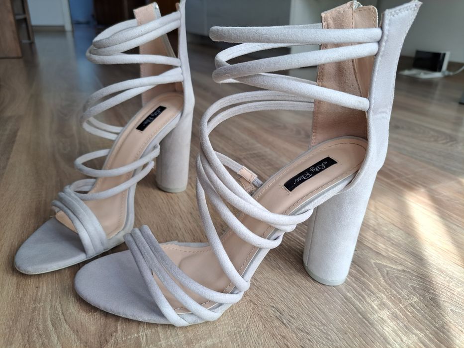 Дамски сандали на ток