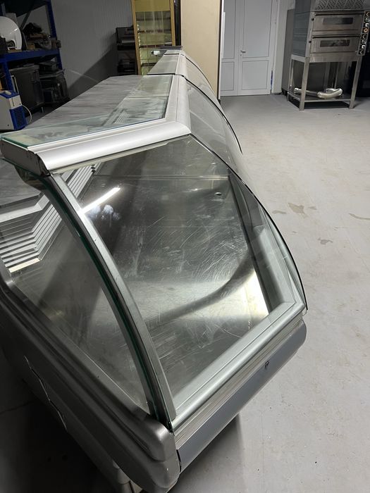 Vitrină frigorifică Misha – ideală pentru magazin / HoReCa