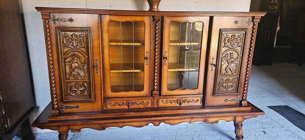 Mobila rustica servanta ,masa cu 6 scaune