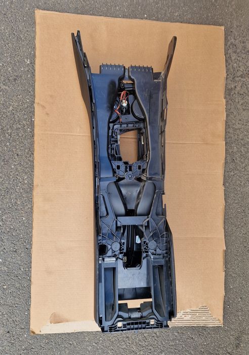 Cotiera BMW 5 F10 F11 VOLAN STANGA trim suport pahare scrumiera