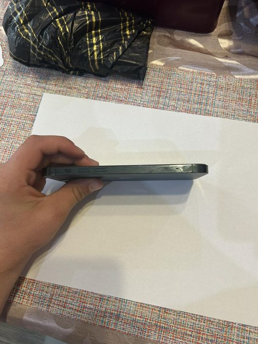 телефон iPhone 12