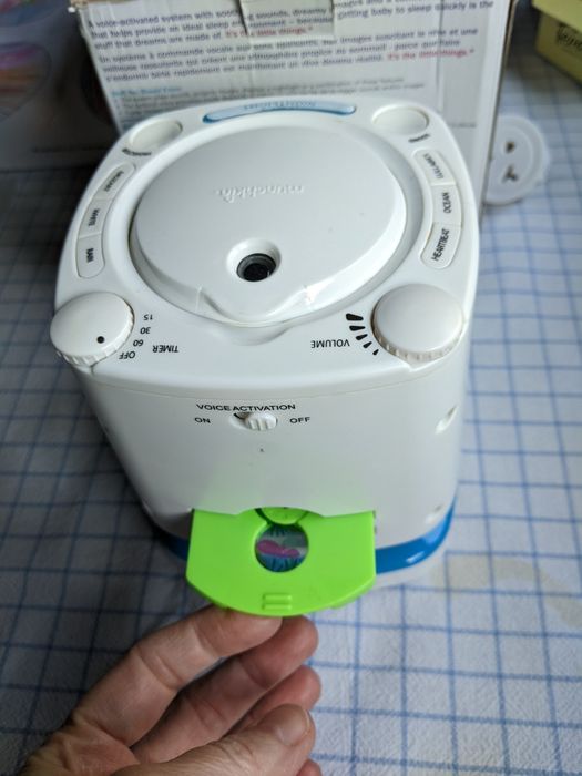 Проектор и озвучителна система за детска стая