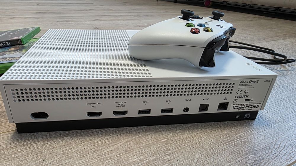 Vand Xbox One S - 500 Gb ca nou.