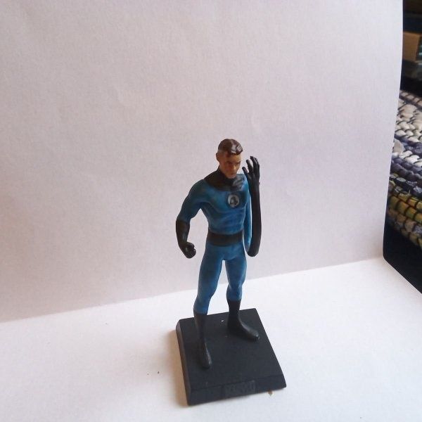 Нови фигурки Шазам и Киборг.