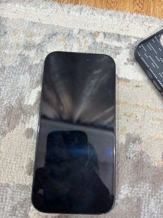 iPhone 15 с документам